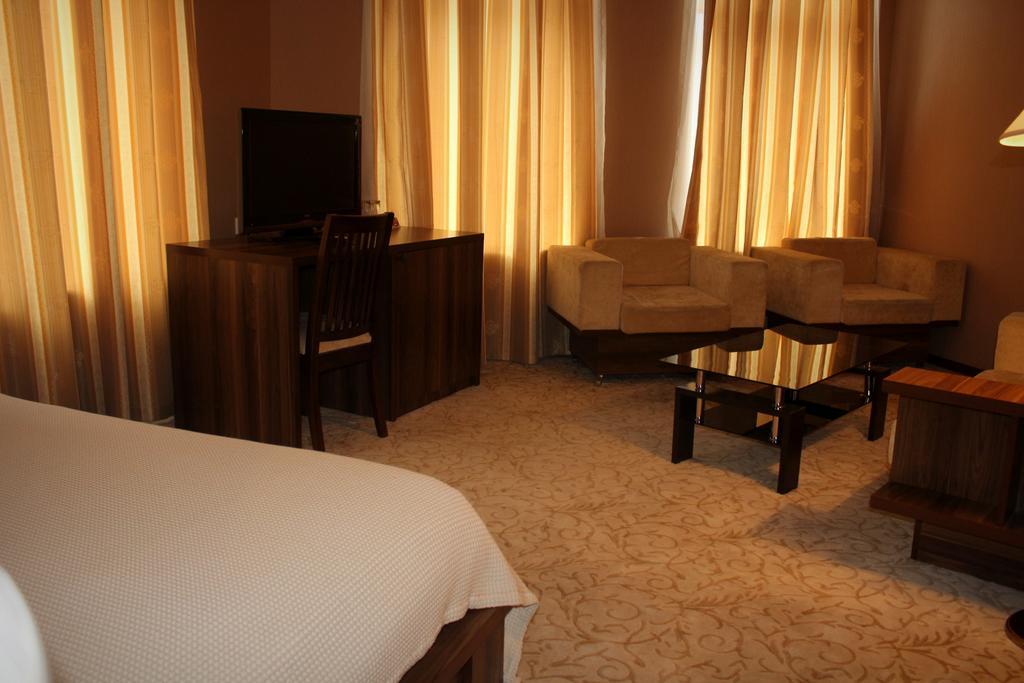 קוטאיסי Hotel Empire חדר תמונה